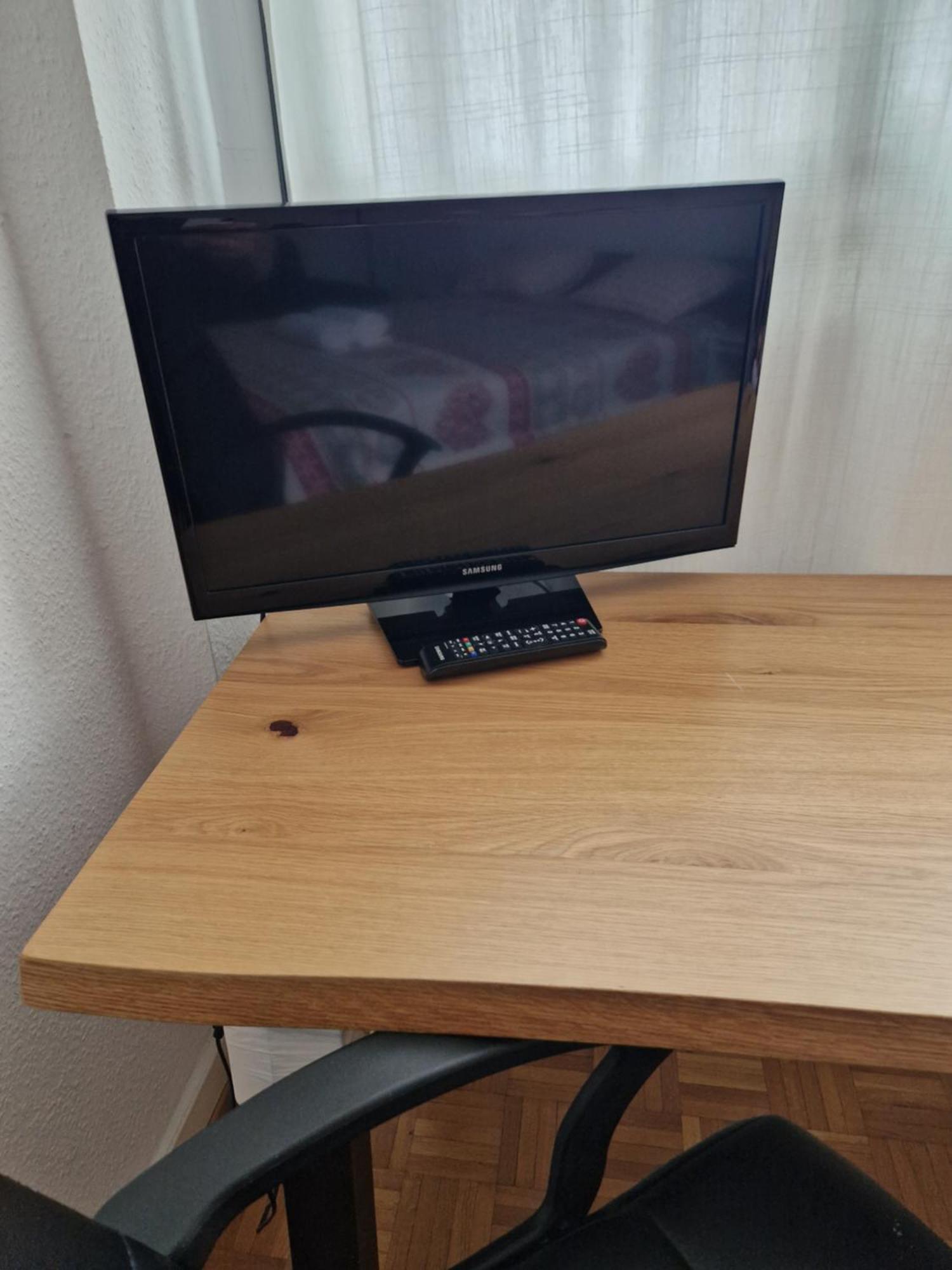 Room In Shared Apartment Женева Екстериор снимка