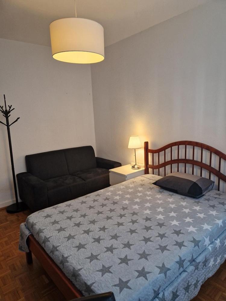 Room In Shared Apartment Женева Екстериор снимка