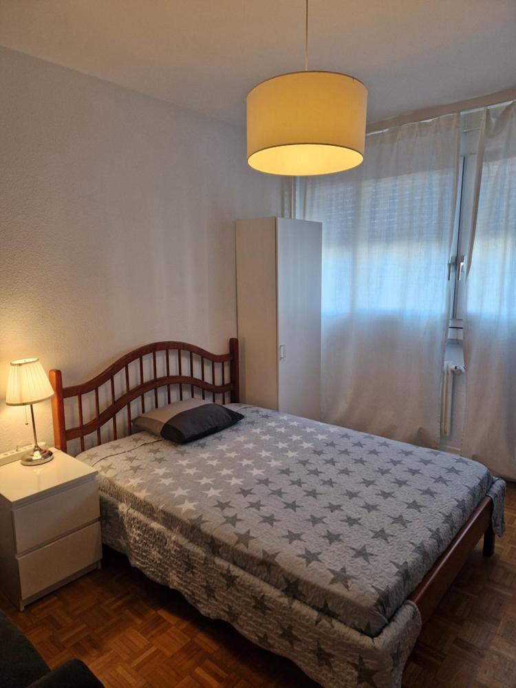 Room In Shared Apartment Женева Екстериор снимка